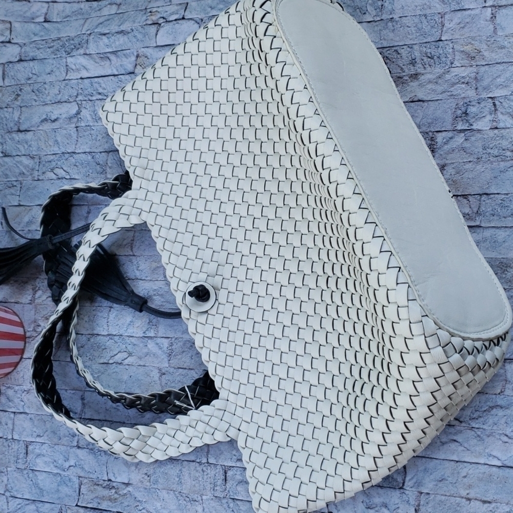 Certified vegan bag black / white